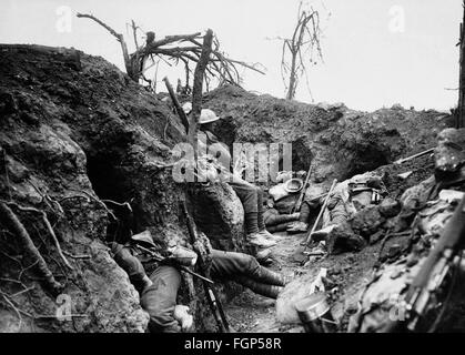 Bataille de Verdun 1916 - Le Repos dans la tranchée Banque D'Images