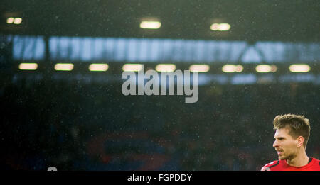 Hanovre, Allemagne. Feb 21, 2016. Ron-Robert Zieler gardien du Hanovre réagit au cours de la Bundesliga match de foot entre Hanovre et 96 FC Augsburg à IDH-Arena de Hanovre, Allemagne, 21 février 2016. PHOTO : JULIAN STRATENSCHULTE/dpa/Alamy Live News Banque D'Images