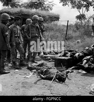 Guerre du Vietnam, attaque terroriste khmère rouge contre le captial Phnom Penh, victime dans une rue, 7.10.1972, droits additionnels-Clearences-non disponible Banque D'Images