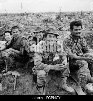 Guerre du Vietnam, soldats sud-vietnamiens dans la ville détruite Quang Tri, septembre 1972, droits additionnels-Clearences-non disponible Banque D'Images