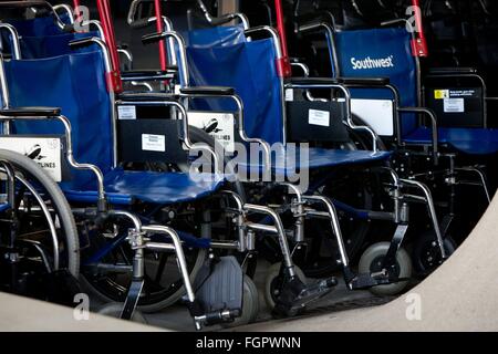 Fauteuils roulants à Lindbergh Field avec le sud-ouest de l'ads, en novembre 2015. Banque D'Images