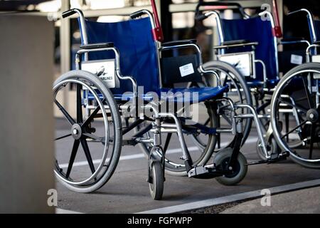 Fauteuils roulants à Lindbergh Field avec le sud-ouest de l'ads, en novembre 2015. Banque D'Images