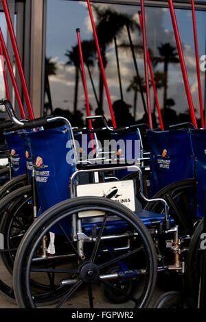 Fauteuils roulants à Lindbergh Field avec le sud-ouest de l'ads, en novembre 2015. Banque D'Images