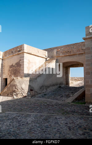 Intérieur de la fortification de Bateria de San Felipe, Los Escullos, dans le parc national de Cabo de Gata, Nijar, Almeria, Espagne Banque D'Images