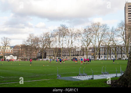 Activités de jeux dans les écoles sur le terrain de Vincent Square, qui est administré par le secteur de l'école de Westminster Banque D'Images