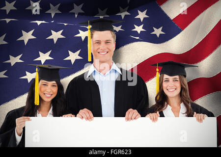 Image composite de trois étudiants ont obtenu leur diplôme holding a blank poster Banque D'Images