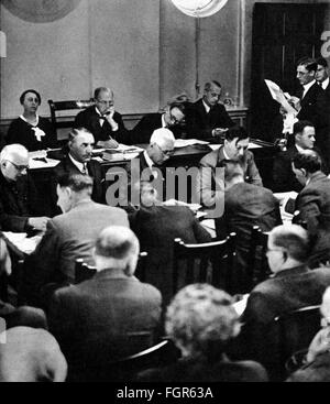 justice, procès, procès contre le feu de Reichstag, session de la commission internationale enquêtant sur le feu de Reichstag présidée par Denis Nowell Pritt, Londres, 1933, droits additionnels-Clearences-non disponible Banque D'Images