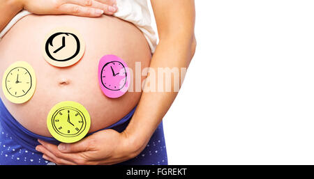 Image composite de femme enceinte avec des autocollants sur bump Banque D'Images