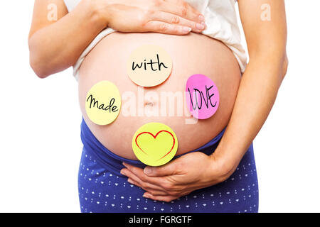 Image composite de femme enceinte avec des autocollants sur bump Banque D'Images