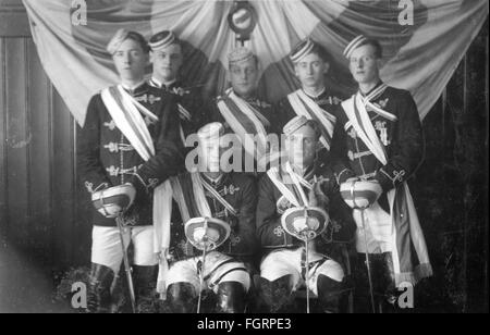 Pédagogie, étudiants, membres d'une société étudiante en gala complet, vers 1910, droits additionnels-Clearences-non disponible Banque D'Images