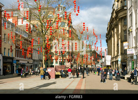 Lanternes chinoises à St Anne's Square Manchester, Angleterre, Royaume-Uni. Pour les célébrations du Nouvel An chinois. Banque D'Images
