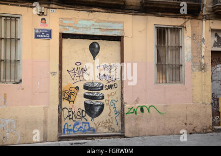 Des murs couverts de graffitis dans la région de Barrio del Carmen, Valencia Espagne Banque D'Images