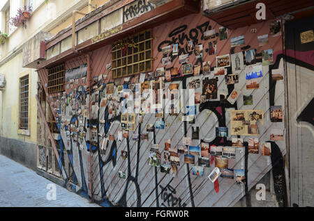 Des murs couverts de graffitis dans la région de Barrio del Carmen, Valencia Espagne Banque D'Images