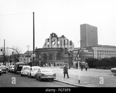 Géographie / Voyage, Allemagne, Berlin, places, Askanischer Platz avec la ruine de la gare Anhalter, vue, fin des années 1960, droits additionnels-Clearences-non disponible Banque D'Images