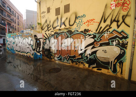 Des murs couverts de graffitis dans la région de Barrio del Carmen, Valencia Espagne Banque D'Images