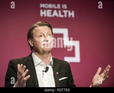 22 févr. 2016 - L'Hospitalet de Llobregat, Catalogne, Espagne - Hans Vestberg, président-directeur général de Ericcson parle lors de la keynote est 'Mobile' Perturbation au cours de la première journée du Mobile World Congress annuel, l'un des événements les plus importants pour les technologies mobiles et une rampe de lancement pour les smartphones, les technologies d'avenir, les dispositifs et les périphériques. L'édition 2016 s'exécute sous le thème central de tout ce qui est 'Mobile' élargir le MWC pour couvrir tous les aspevt de mobile. © Matthias Rickenbach/ZUMA/Alamy Fil Live News Banque D'Images