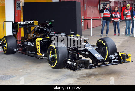 Barcelone, Espagne. Feb 22, 2016. La nouvelle R.S.16 de Renault vu lors d'une session de formation pour la prochaine saison de Formule 1 au circuit de Barcelone, Plaça de Catalunya à Barcelone, Espagne, 22 février 2016. Photo : Jens Buettner/dpa/Alamy Live News Banque D'Images