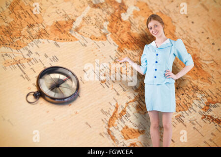 Image composite de jolie hôtesse de l'air, présentant à la main Banque D'Images