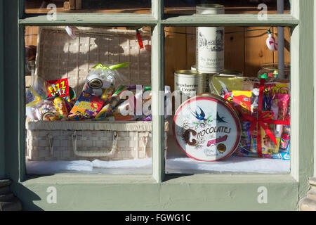 Bonbons pour enfants dans une vitrine dans Burford. Cotswolds, Oxfordshire, Angleterre Banque D'Images