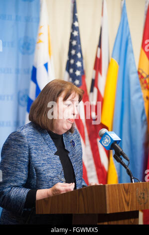 New York, USA. Feb 22, 2016. Mme Virginia Gamba, responsable de l'enquête d'utilisation d'armes chimiques en Syrie, remet son rapport final sur l'enquête pour le Conseil de sécurité de l'ONU à New York Crédit : LUIZ ROBERTO LIMA/Alamy Live News Banque D'Images