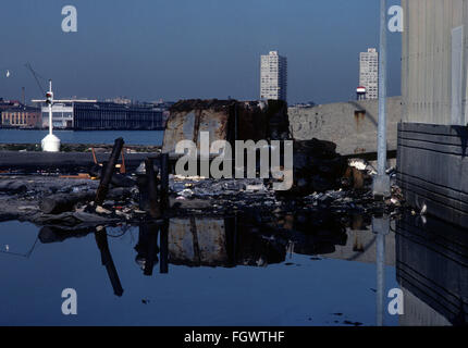 Dépôt d'ordures près de la rivière Hudson à New York, 1980 Banque D'Images