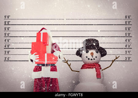 Image composite de santa couvre son visage avec présente Banque D'Images