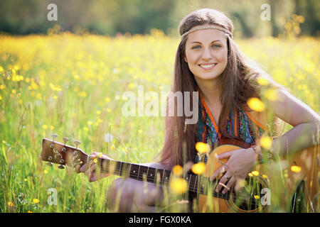 Happy hippie woman smiling. La liberté et l'harmonie Banque D'Images