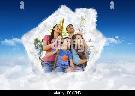 Image composite de l'heureux couple poussant kids on swing Banque D'Images