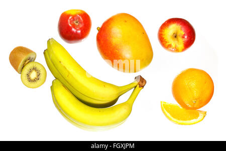 Vue de dessus de bananes, kiwis, pommes et une orange Banque D'Images