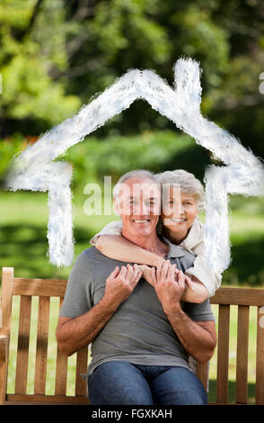 Image composite de mature couple hugging dans le jardin Banque D'Images