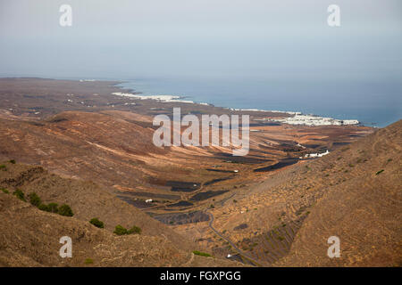 Voir des villages de l'Arieta et Punta Muheres, Lanzarote island, archipel des Canaries, l'Espagne, l'Europe Banque D'Images