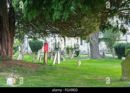 St John's Churchyard, Hale. Banque D'Images