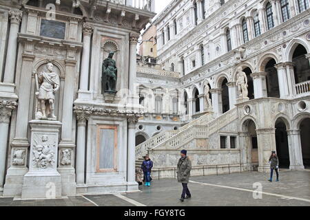 Arco Foscari et Scala dei Giganti, du Palais des Doges, de la Piazza San Marco, Venise, Vénétie, Italie, Mer Adriatique, de l'Europe Banque D'Images