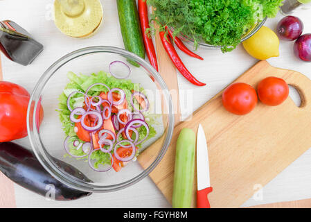 Oignon rouge tranché salade. Banque D'Images