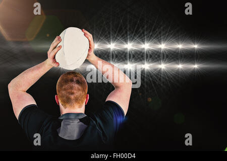 Image composite de rugby player sur le point de lancer un ballon de rugby Banque D'Images