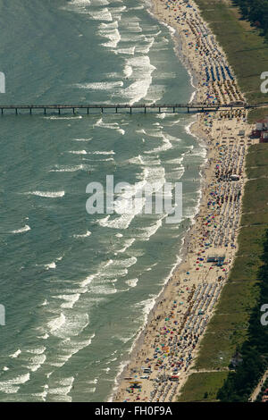 Vue aérienne, KDF Mauvais, Prora ancien balnéaire de la Kraft durch Freude nazie, avec une plage de sable fin, l'île de Ruegen BINZ, la mer Baltique, Banque D'Images