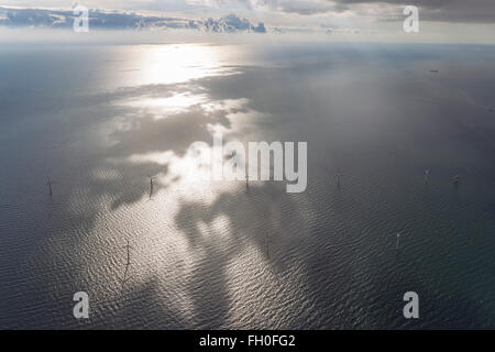 Vue aérienne,wind farm EnBW Baltic 1 parc éolien offshore en mer Baltique au large de la côte du Mecklenburg-Vorpommern, Amérique du nord de Zingst Banque D'Images