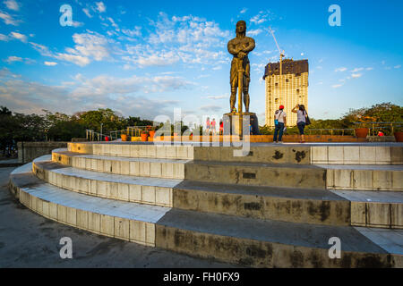 Le Monument à Lapu Lapu Rizal Park, à Manille, aux Philippines. Banque D'Images