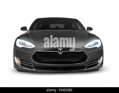 Tesla Model S gris 2017 voiture électrique de luxe vue avant isolé sur fond blanc avec clipping path Banque D'Images