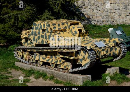 L3/35 réservoir blindé léger construit italien dans la peinture de camouflage à l'extérieur du Musée militaire de Belgrade, Serbie Banque D'Images