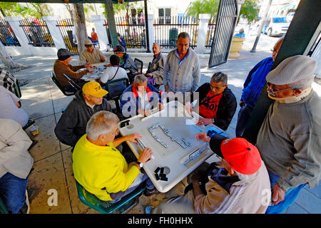 Parc Domino Calle Ocho Little Havana le peuple cubain-américain distric Miami Floride FL Banque D'Images