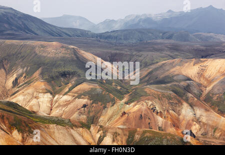 Paysage volcanique islandaise avec formations et de rhyolite. Fjallabak Banque D'Images