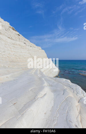 La mer, les falaises de craie, la Scala dei Turchi, Realmonte, Sicile, Italie Banque D'Images