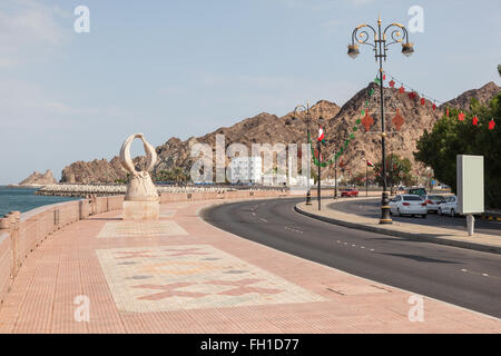 Corniche dans la vieille ville de Muttrah, Sultanat d'Oman, au Moyen-Orient Banque D'Images