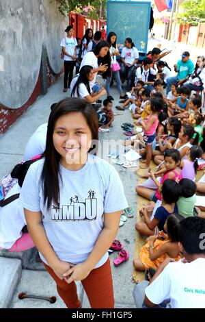 Teen dynamique Company (DTC) Tête Site Marline Portacio ont mené leurs études sur la rue pour Klasrum Kariton Pushcart (classe) dans la région de Brgy. 5, rue d'Alonzo, Dalahikan, Cavite City. Les fondateurs de DTC s'épanouir comme ils grandissent lentement le nombre de jeunes d'être transformés par l'intermédiaire de leurs programmes. Transformé les jeunes, qui utilisé pour être les utilisateurs de drogue, petits voleurs, les détritivores, enfants des rues, les décrocheurs et les jeunes non scolarisés sont maintenant DTC bénévoles et sont retournés à l'enseignement ordinaire. Bien que certains des enfants ne sont pas scolarisés, au moins, ils sont en mesure d'accéder à l'éducation de base Banque D'Images