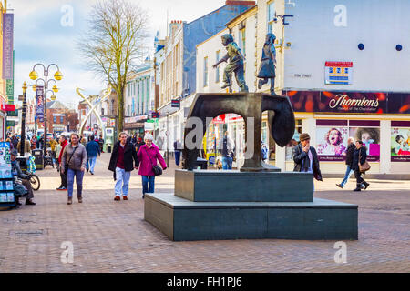 Des statues en Abington st, Northampton Town Center U.K. Banque D'Images