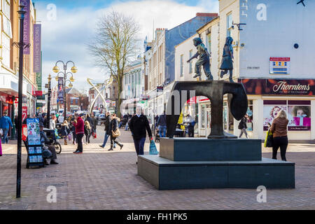 Des statues en Abington st, Northampton Town Center U.K. Banque D'Images