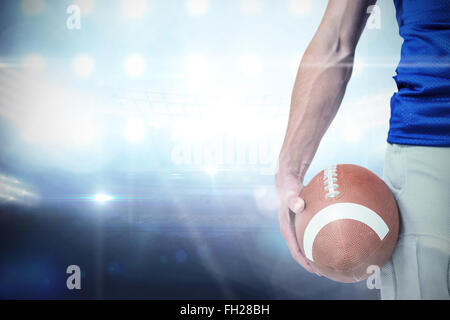 Image composite du milieu des sports player holding ball Banque D'Images