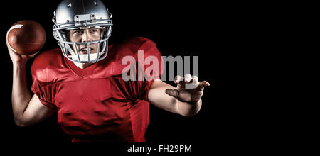 Image composite de déterminé american football player throwing ball Banque D'Images