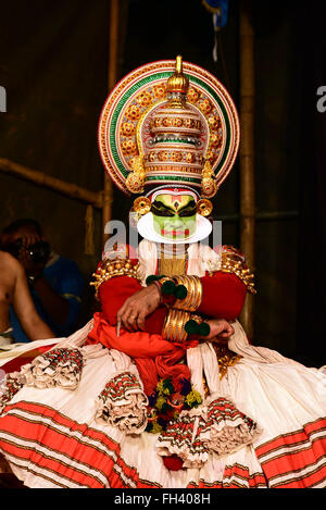 Kathakali est une danse classique indienne stylisé-drama noté pour la belle composition de personnages, des costumes élaborés, detaile Banque D'Images